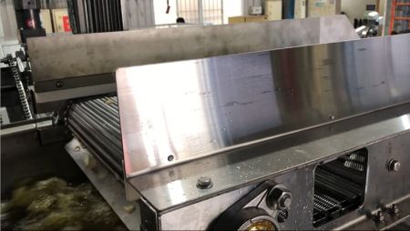 2. निरंतर तेल तलने वाली मशीन के लिए कन्वेयर